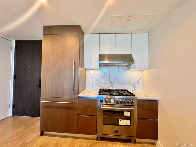 13437 35th Avenue 9C, Flushing, NY 11354