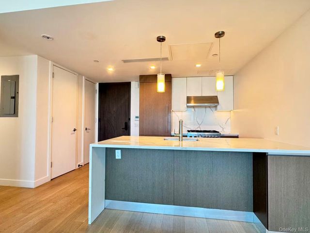 13437 35th Avenue 9C, Flushing, NY 11354