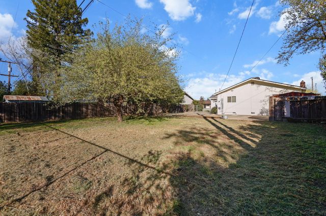 6378 Paso Drive, Redding, CA 96001