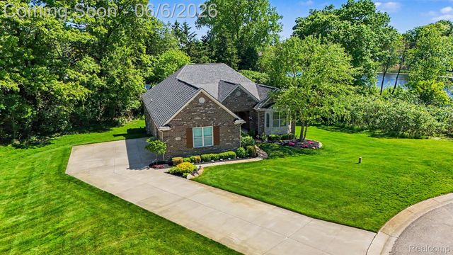 788 Fish Lake Court, Oxford Charter Township, MI 48371