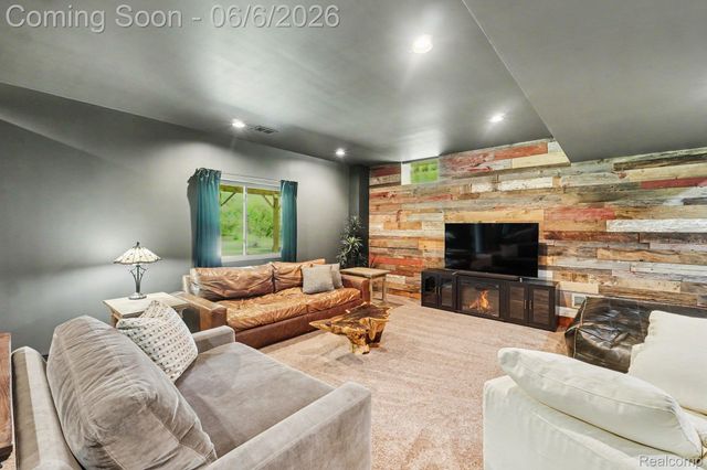 788 Fish Lake Court, Oxford Charter Township, MI 48371