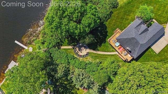 788 Fish Lake Court, Oxford Charter Township, MI 48371