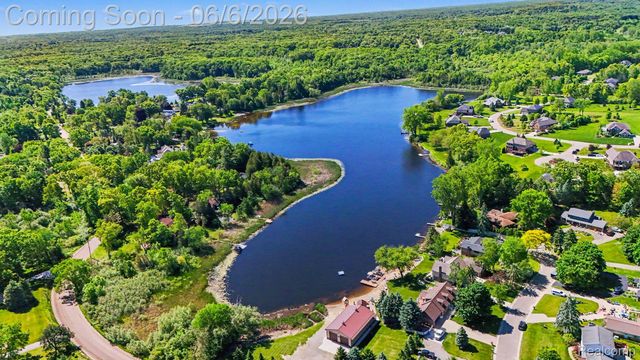 788 Fish Lake Court, Oxford Charter Township, MI 48371