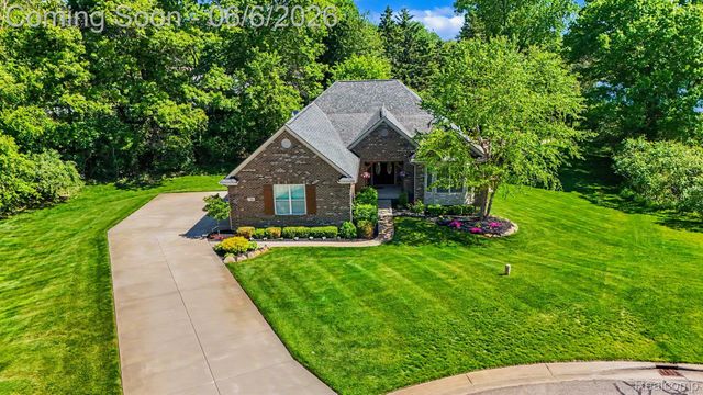788 Fish Lake Court, Oxford Charter Township, MI 48371