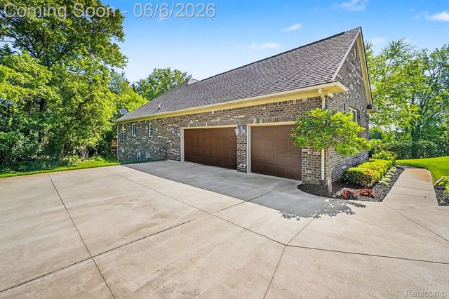 788 Fish Lake Court, Oxford Charter Township, MI 48371