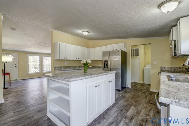 9625 Robin Ln, Disputanta, VA 23842