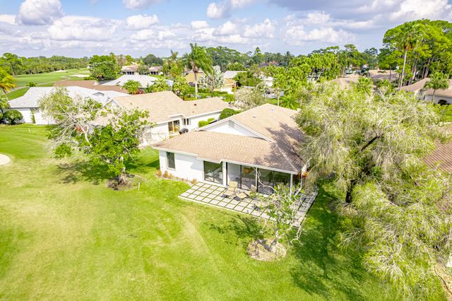 6878 Touchstone Circle, Palm Beach Gardens, FL 33418