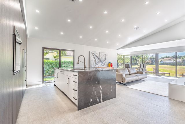 6878 Touchstone Circle, Palm Beach Gardens, FL 33418