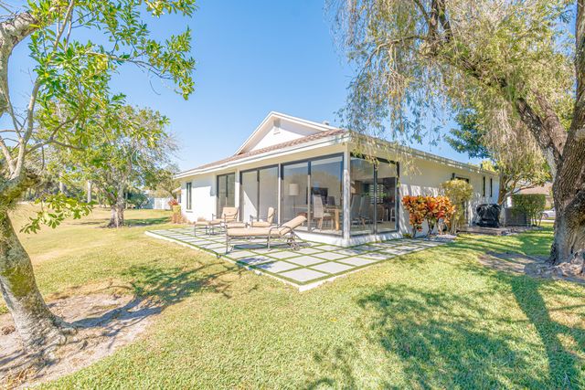 6878 Touchstone Circle, Palm Beach Gardens, FL 33418