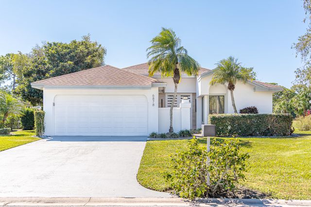 6878 Touchstone Circle, Palm Beach Gardens, FL 33418