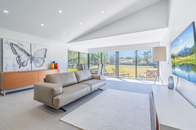 6878 Touchstone Circle, Palm Beach Gardens, FL 33418