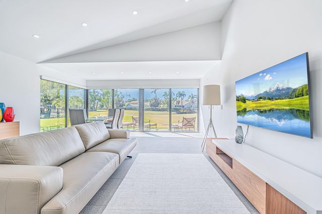 6878 Touchstone Circle, Palm Beach Gardens, FL 33418