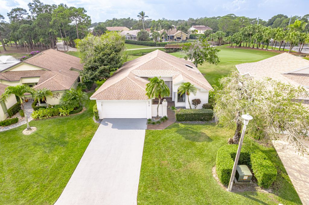 6878 Touchstone Circle, Palm Beach Gardens, FL 33418
