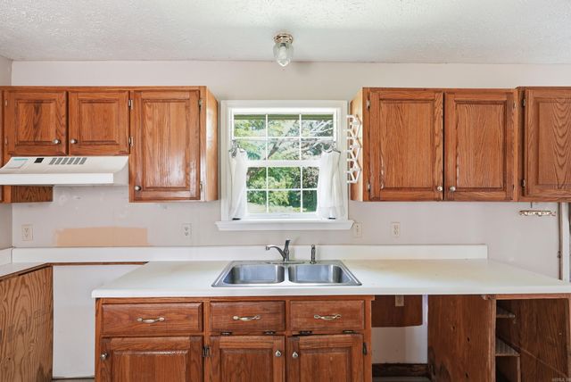 66 Caney Creek Rd, Conway, AR 72032