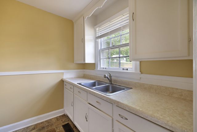 156 Delmar Dr, Clarksville, TN 37040