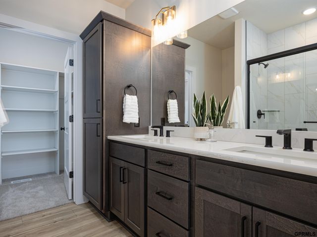 11666 S 124 Avenue, Papillion, NE 68046