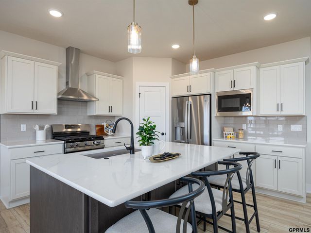 11666 S 124 Avenue, Papillion, NE 68046