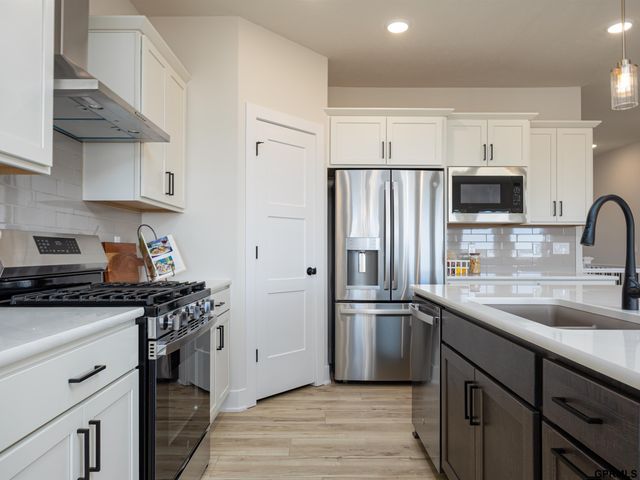 11666 S 124 Avenue, Papillion, NE 68046