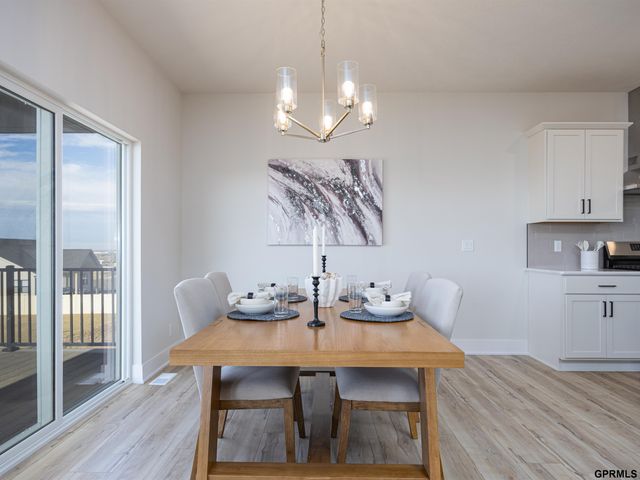 11666 S 124 Avenue, Papillion, NE 68046