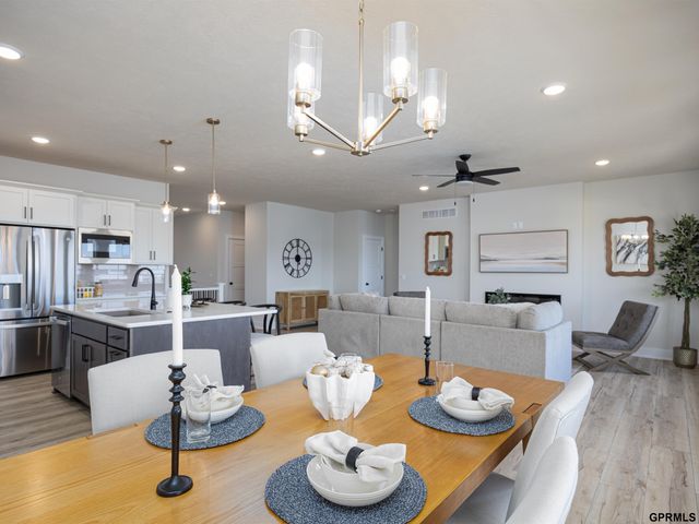 11666 S 124 Avenue, Papillion, NE 68046