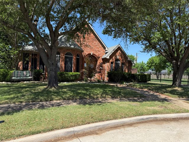 5425 Wood Creek Lane, Garland, TX 75044