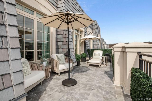 6000 Royal Court PENTHOUSE, North Hills, NY 11040