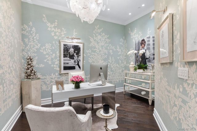 6000 Royal Court PENTHOUSE, North Hills, NY 11040