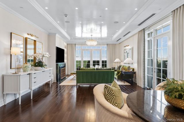 6000 Royal Court PENTHOUSE, North Hills, NY 11040