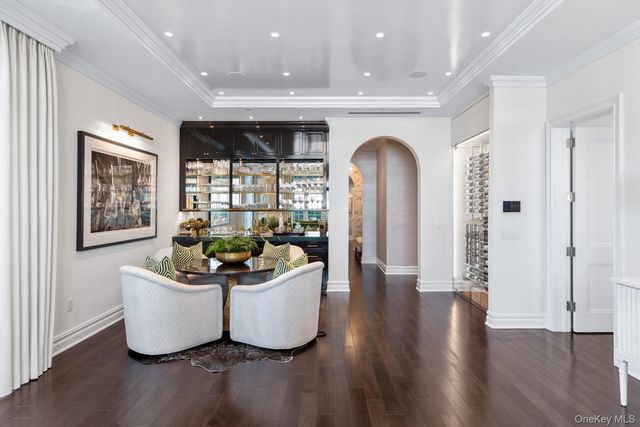 6000 Royal Court PENTHOUSE, North Hills, NY 11040