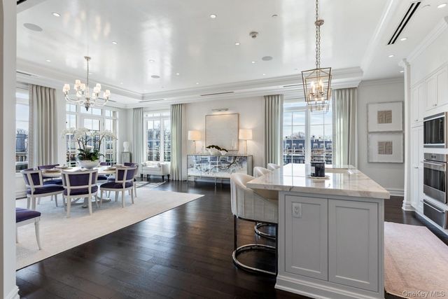 6000 Royal Court PENTHOUSE, North Hills, NY 11040