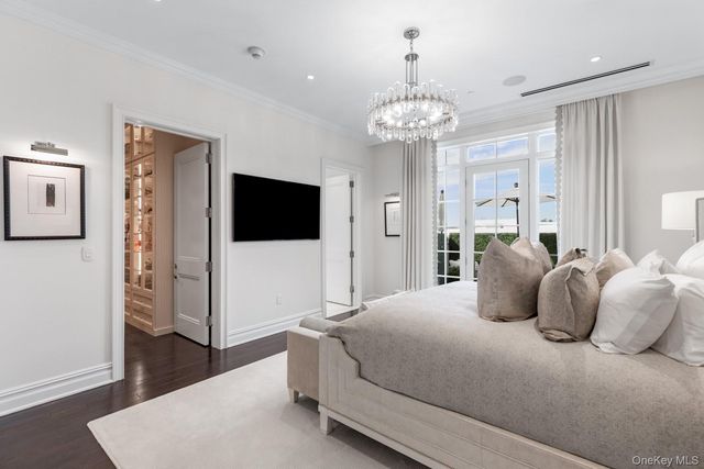 6000 Royal Court PENTHOUSE, North Hills, NY 11040