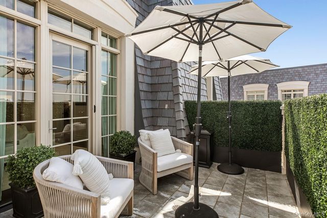 6000 Royal Court PENTHOUSE, North Hills, NY 11040