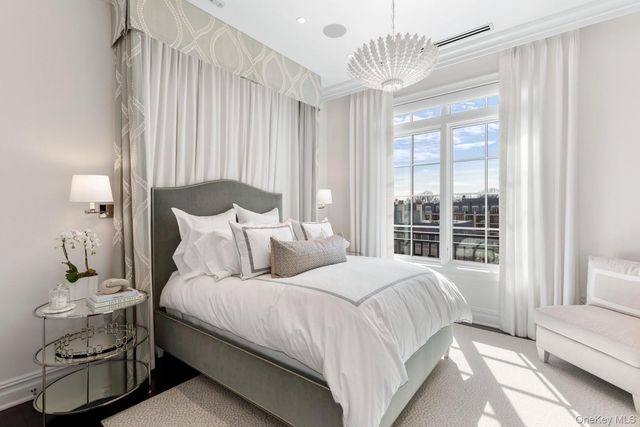 6000 Royal Court PENTHOUSE, North Hills, NY 11040