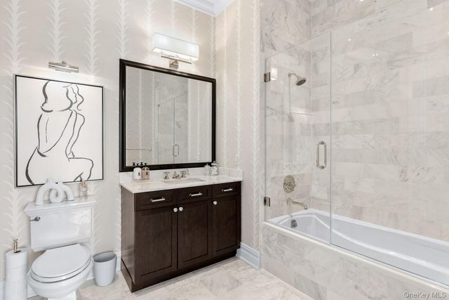 6000 Royal Court PENTHOUSE, North Hills, NY 11040