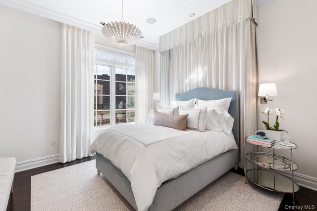 6000 Royal Court PENTHOUSE, North Hills, NY 11040