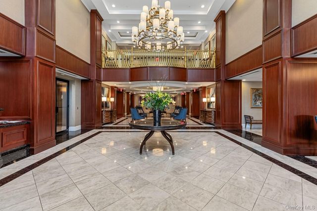 6000 Royal Court PENTHOUSE, North Hills, NY 11040