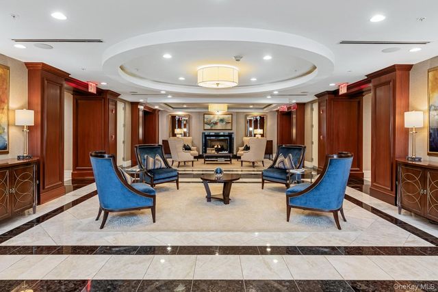 6000 Royal Court PENTHOUSE, North Hills, NY 11040