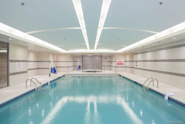 6000 Royal Court PENTHOUSE, North Hills, NY 11040