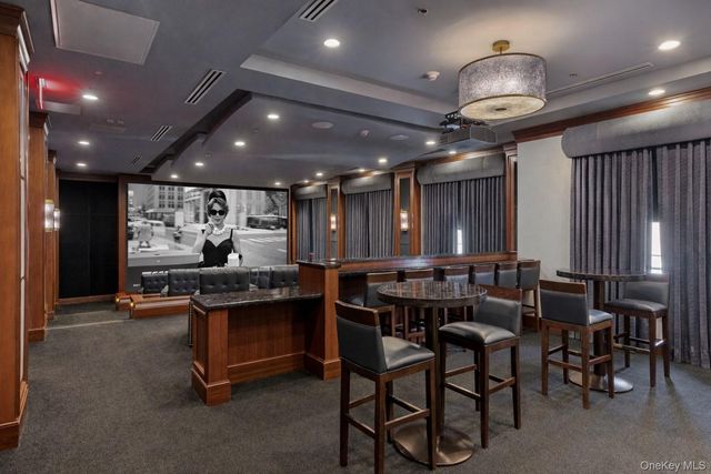 6000 Royal Court PENTHOUSE, North Hills, NY 11040