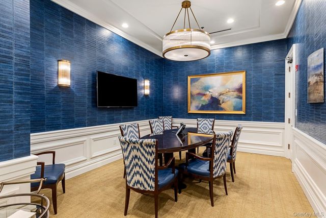 6000 Royal Court PENTHOUSE, North Hills, NY 11040