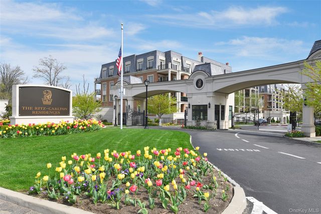 6000 Royal Court PENTHOUSE, North Hills, NY 11040