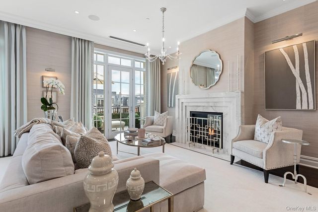 6000 Royal Court PENTHOUSE, North Hills, NY 11040