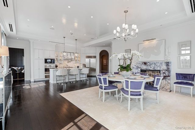 6000 Royal Court PENTHOUSE, North Hills, NY 11040