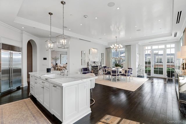 6000 Royal Court PENTHOUSE, North Hills, NY 11040