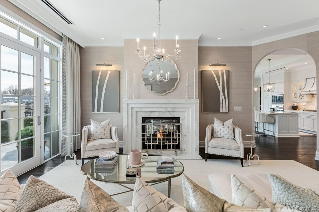 6000 Royal Court PENTHOUSE, North Hills, NY 11040