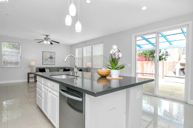 34 Fuller Ct, Oakley, CA 94561