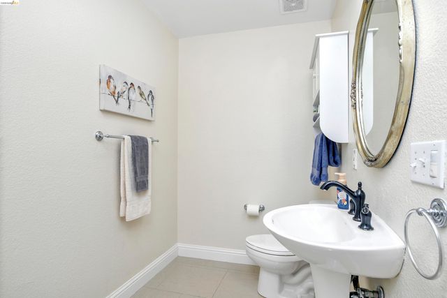 34 Fuller Ct, Oakley, CA 94561