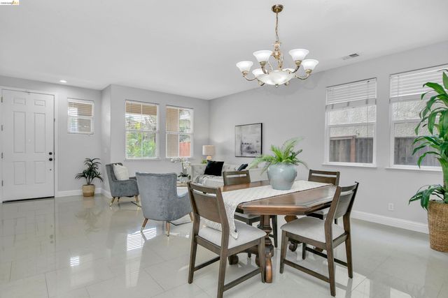 34 Fuller Ct, Oakley, CA 94561