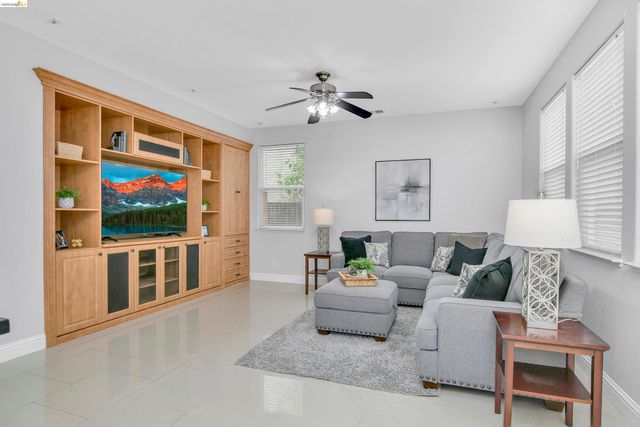 34 Fuller Ct, Oakley, CA 94561