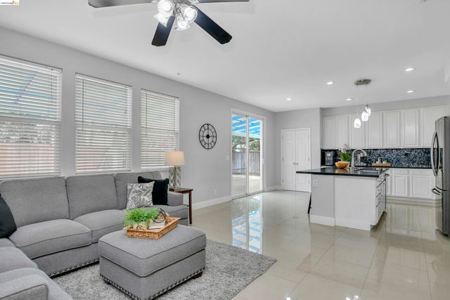 34 Fuller Ct, Oakley, CA 94561